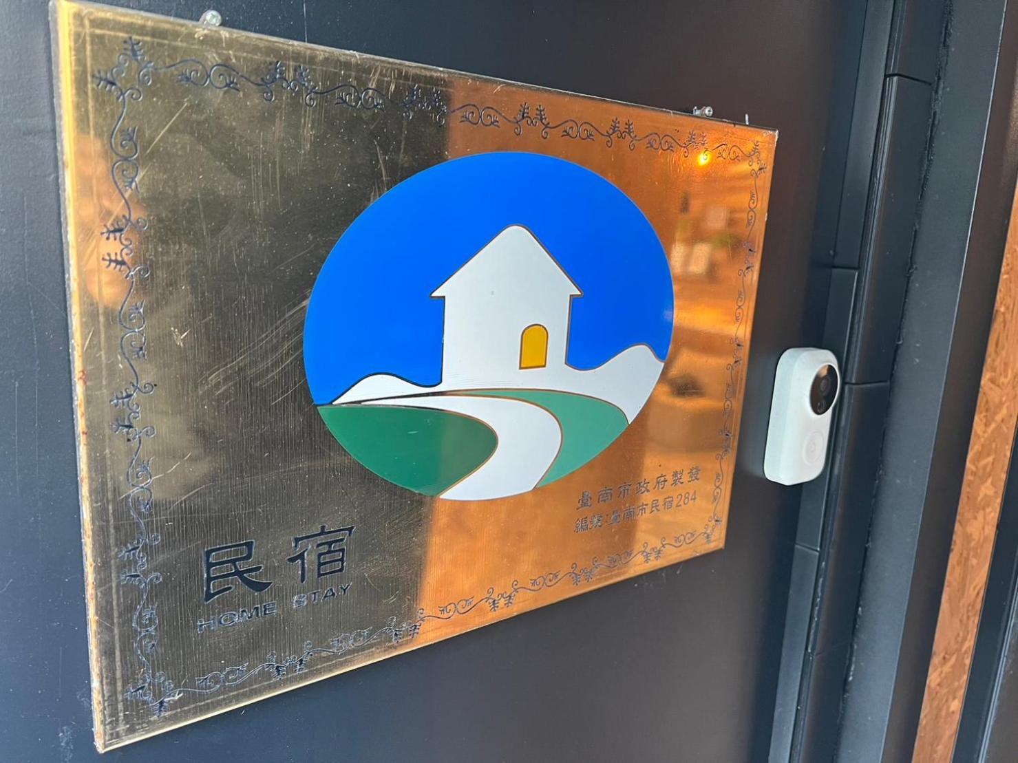 Re+Wood Guesthouse Tainan Bagian luar foto