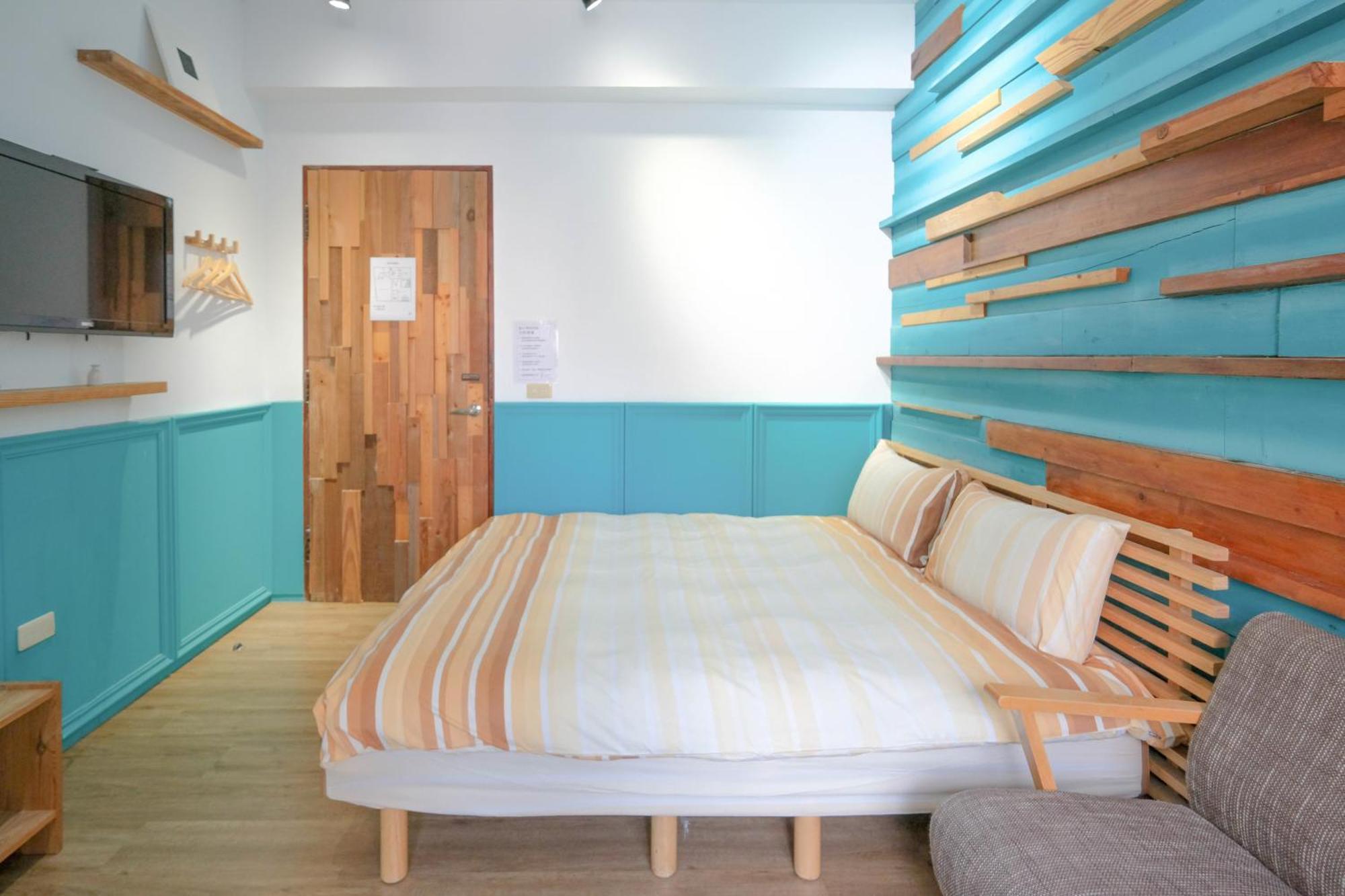 Re+Wood Guesthouse Tainan Bagian luar foto