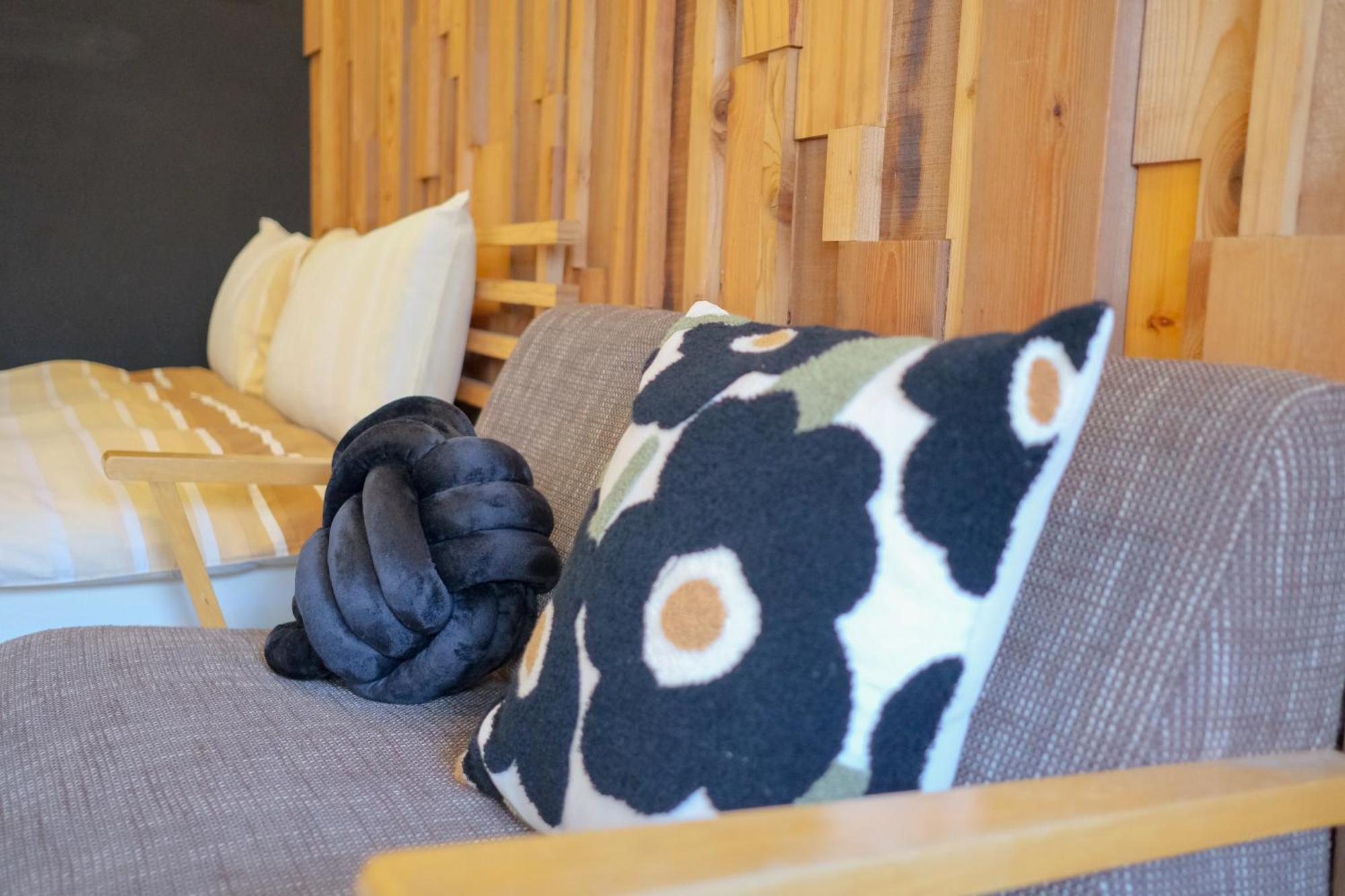 Re+Wood Guesthouse Tainan Bagian luar foto