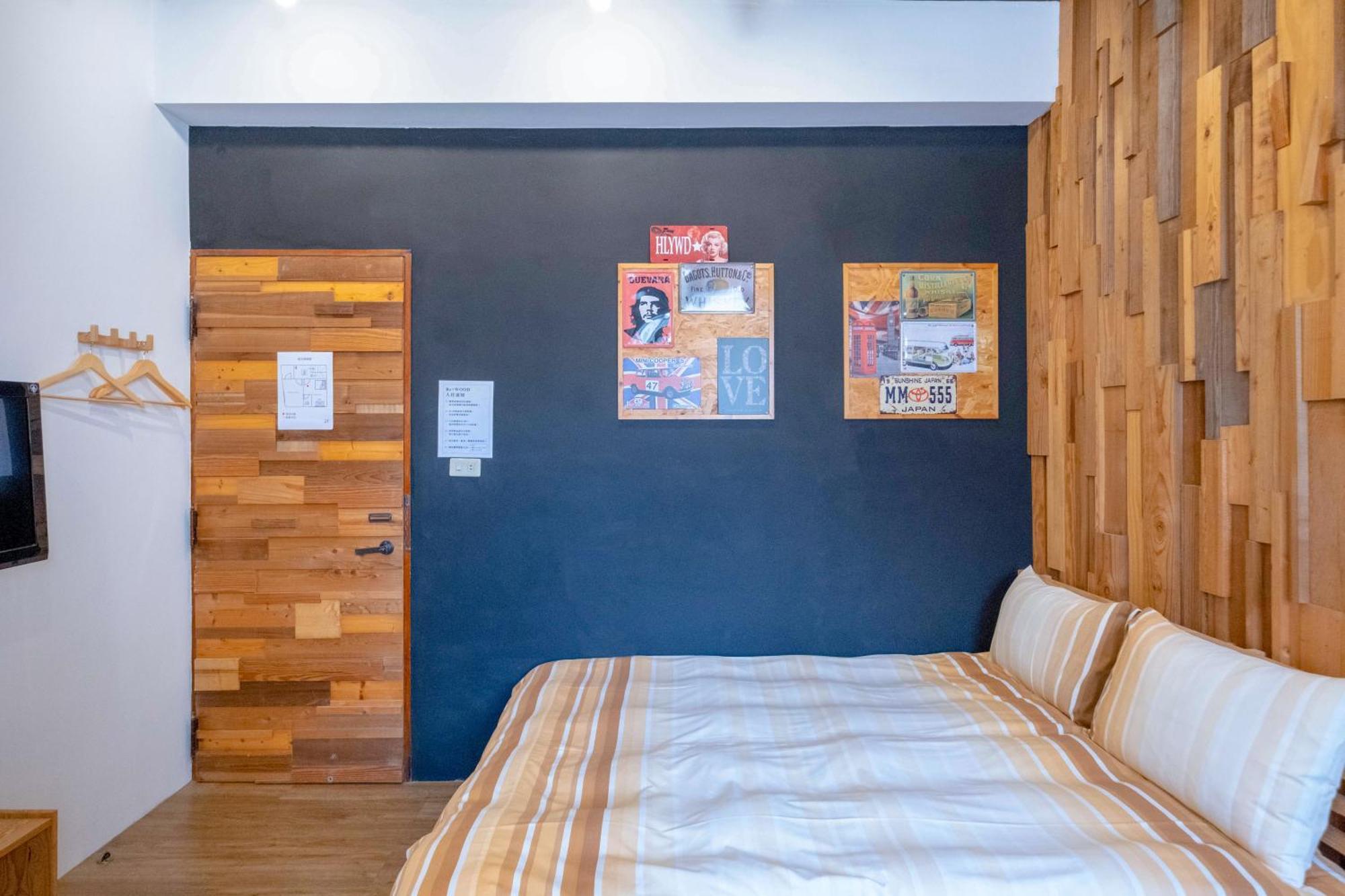 Re+Wood Guesthouse Tainan Bagian luar foto
