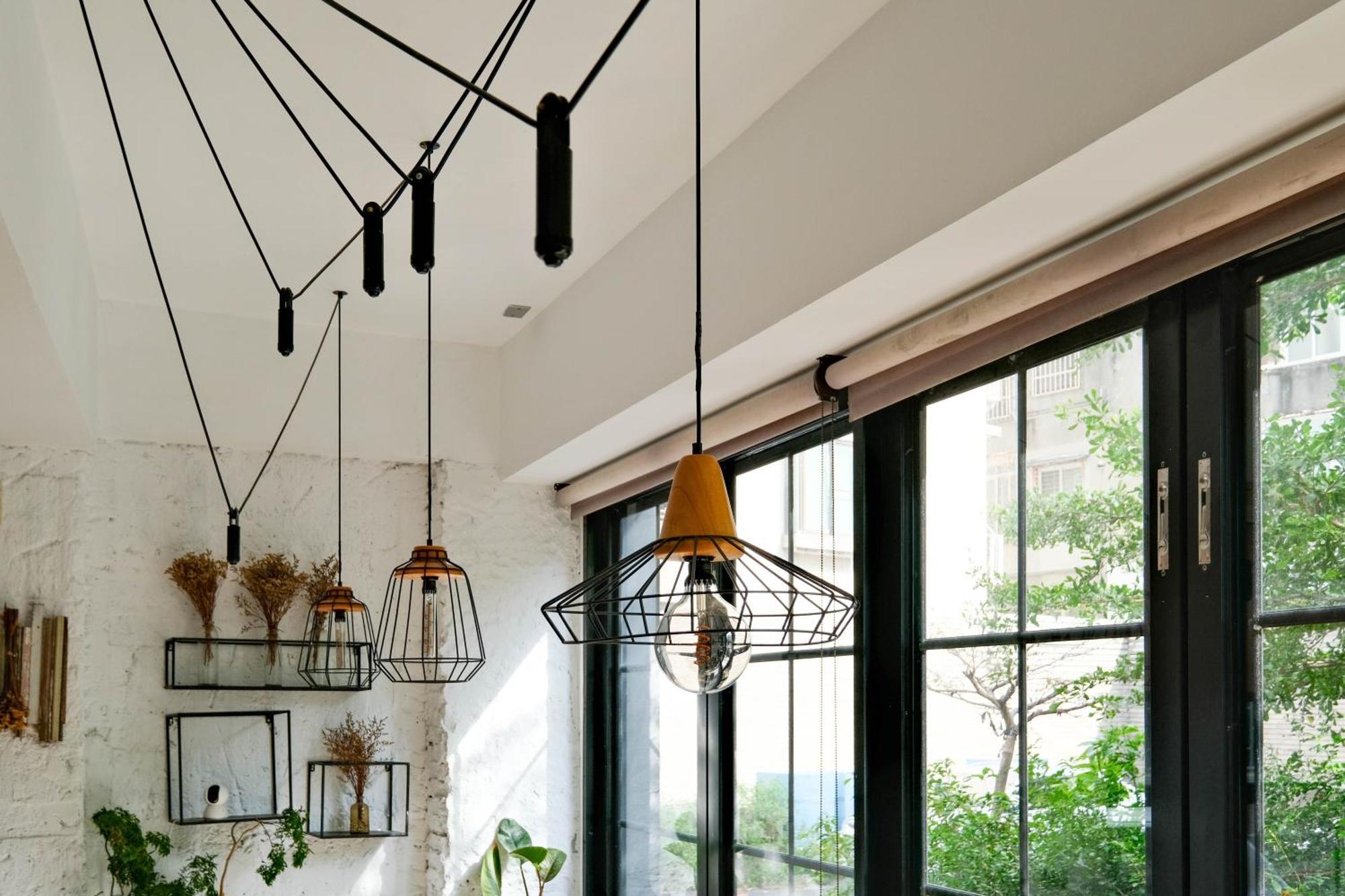Re+Wood Guesthouse Tainan Bagian luar foto