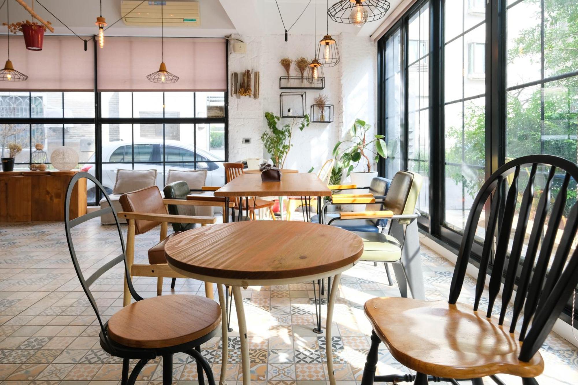 Re+Wood Guesthouse Tainan Bagian luar foto